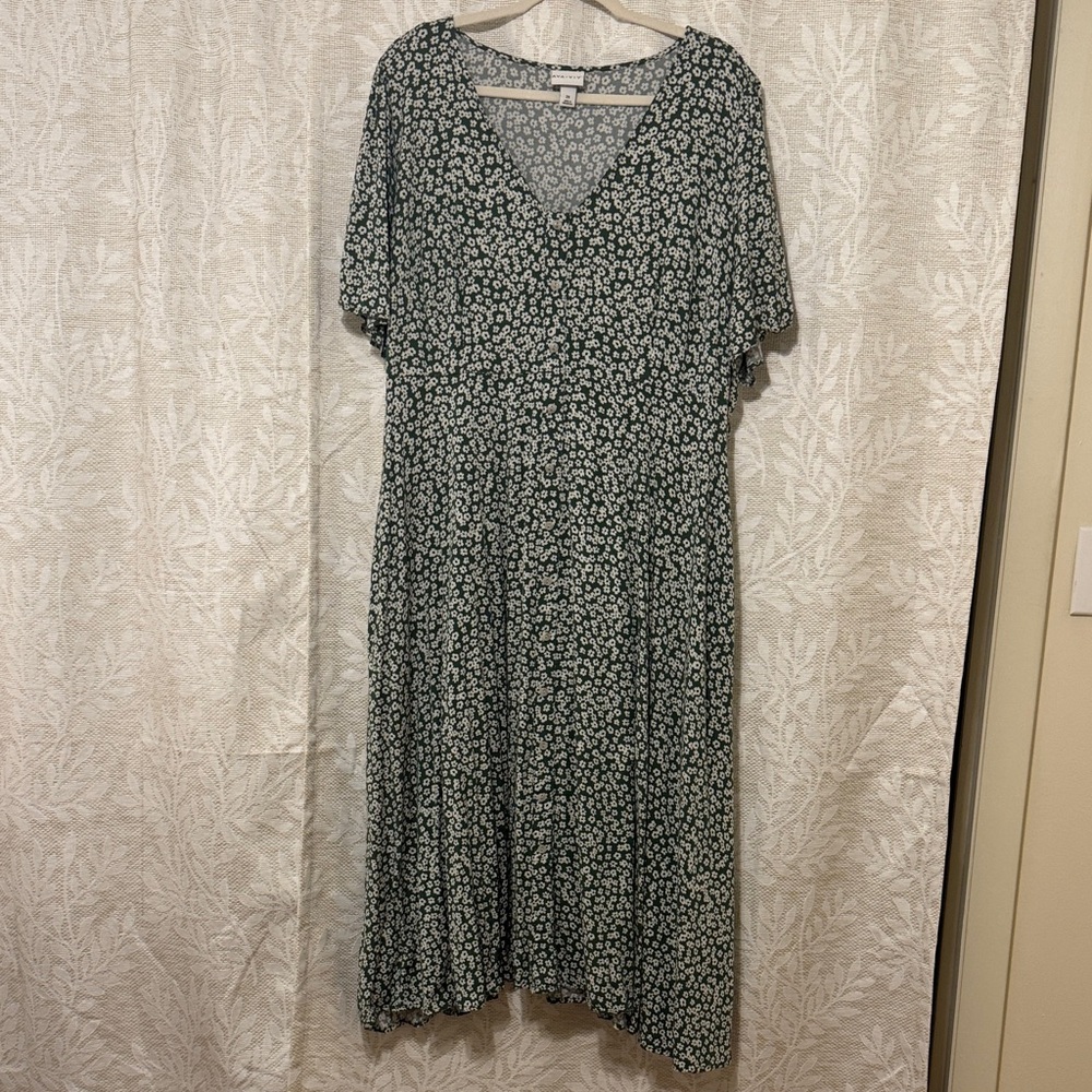 Ava & Viv Green Floral V-Neck Midi Dress